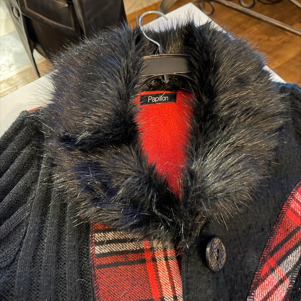 Papillon Blanc Black and Red Cardigan with Faux Fur Collar
